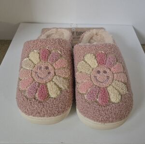 Danbar/Pink Fuzzy Slippers with Smiley Flower Design